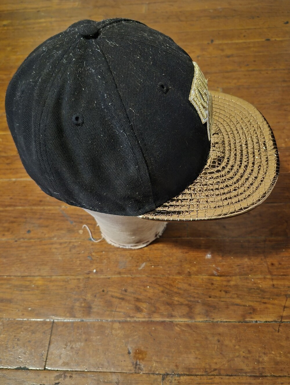 New York Knicks Black and Gold Mens           Sz 7 1/4 Fitted Hat New Era Mens - Picture 4 of 8